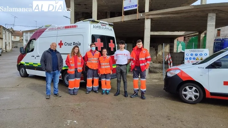 El grupo de personas que acudió a Hinojosa realizó la ruta de la Peña la Vela / CORRAL  