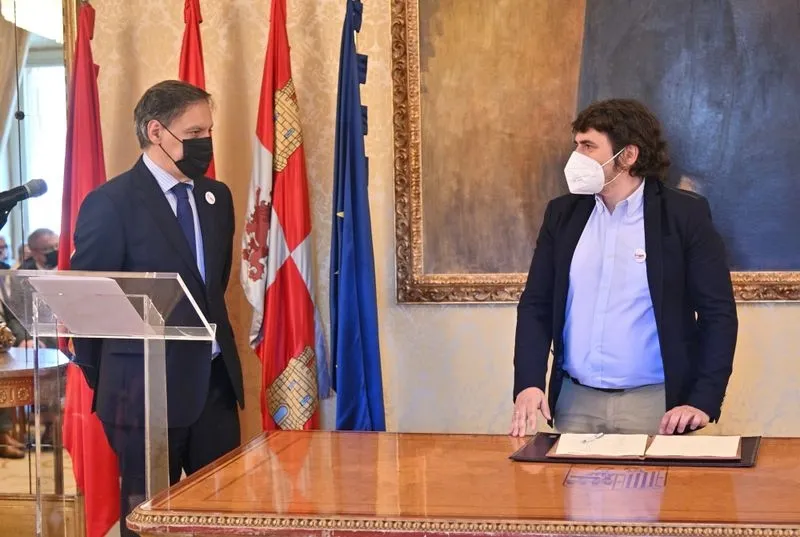 Un total de 17 instituciones y entidades firman un manifiesto en defensa de las conexiones ferroviarias de Salamanca