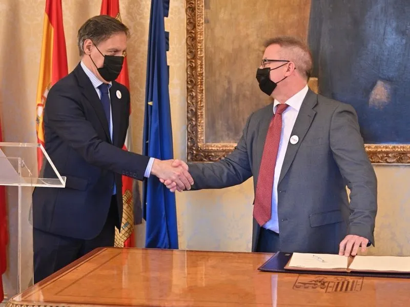 Un total de 17 instituciones y entidades firman un manifiesto en defensa de las conexiones ferroviarias de Salamanca