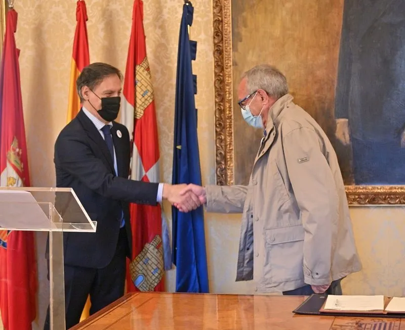 Un total de 17 instituciones y entidades firman un manifiesto en defensa de las conexiones ferroviarias de Salamanca