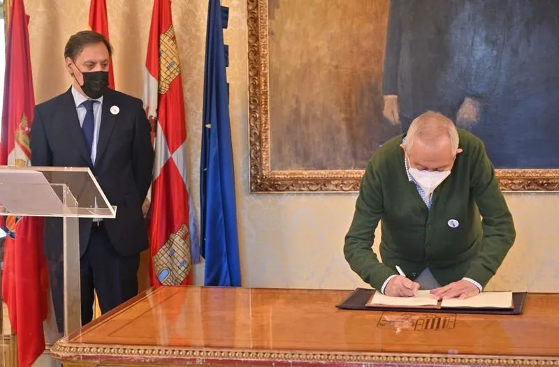 Un total de 17 instituciones y entidades firman un manifiesto en defensa de las conexiones ferroviarias de Salamanca