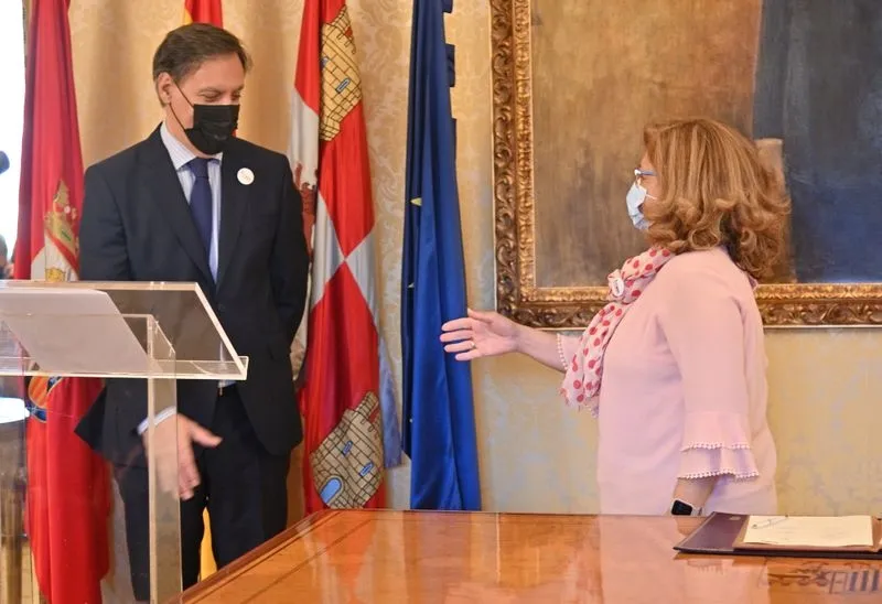 Un total de 17 instituciones y entidades firman un manifiesto en defensa de las conexiones ferroviarias de Salamanca