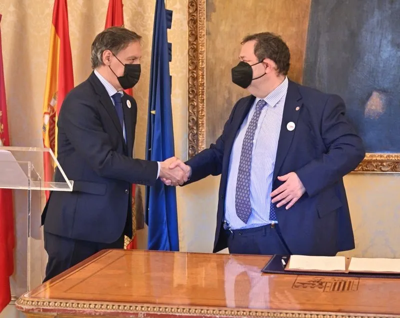 Un total de 17 instituciones y entidades firman un manifiesto en defensa de las conexiones ferroviarias de Salamanca