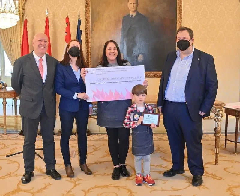 Entrega los premios del segundo Concurso de Escaparates Semana Santa 2022