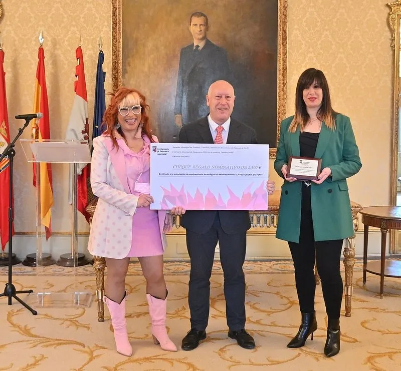 Entrega los premios del segundo Concurso de Escaparates Semana Santa 2022