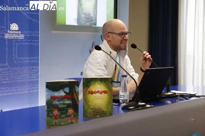 Presentación de 'Dibucontando 2', este lunes en la Sala de la Palabra. Fotos: David Sañudo