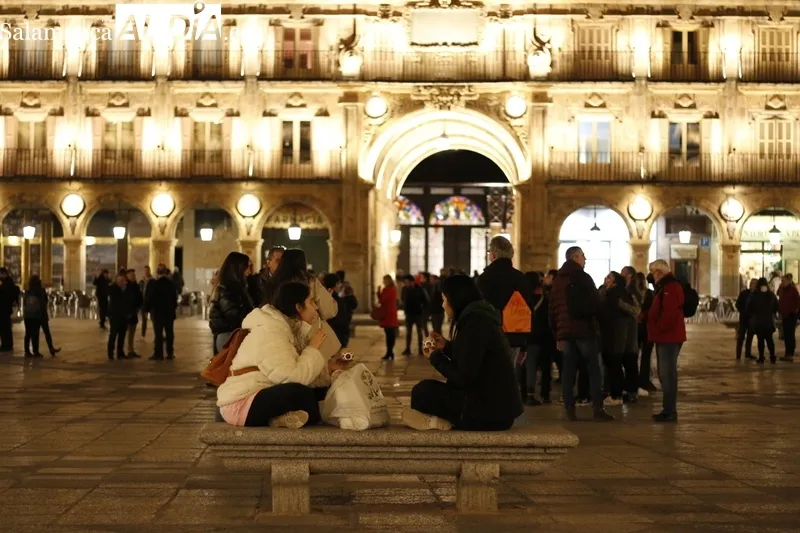 Foto 9 - La Plaza Mayor de Salamanca estrena nueva iluminaci&oacute;n art&iacute;stica 