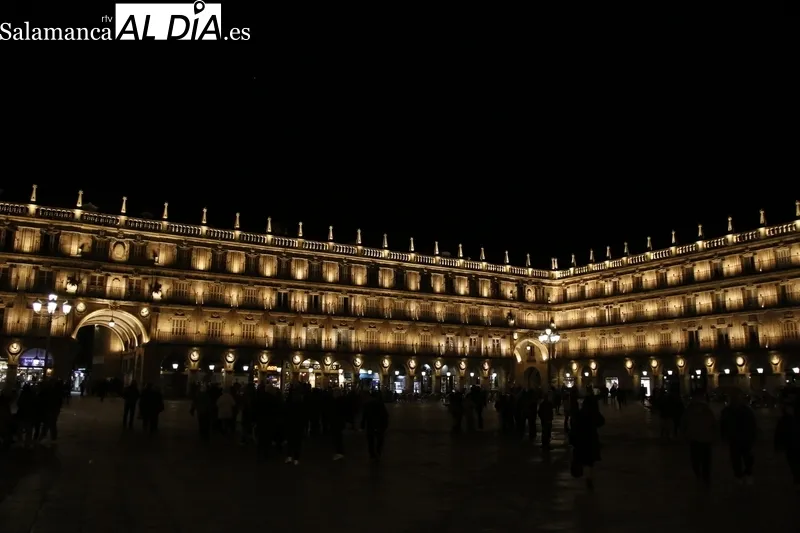 Foto 3 - La Plaza Mayor de Salamanca estrena nueva iluminaci&oacute;n art&iacute;stica 
