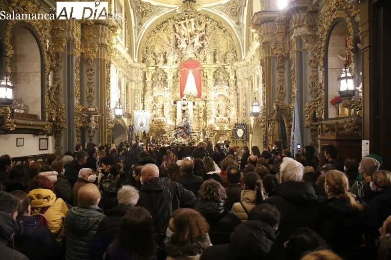 Foto 5 - La lluvia de este Viernes de Dolores trunca el V&iacute;a Matris de la Vera Cruz 