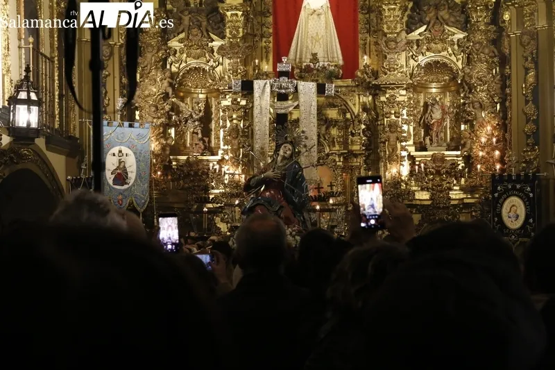 Foto 4 - La lluvia de este Viernes de Dolores trunca el V&iacute;a Matris de la Vera Cruz 