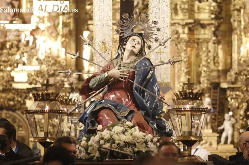 Foto 3 - La lluvia de este Viernes de Dolores trunca el V&iacute;a Matris de la Vera Cruz 