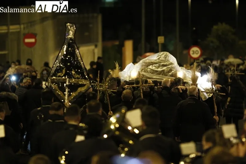 Traslado del Cristo de la Liberación desde el cementerio. Fotos: David Sañudo