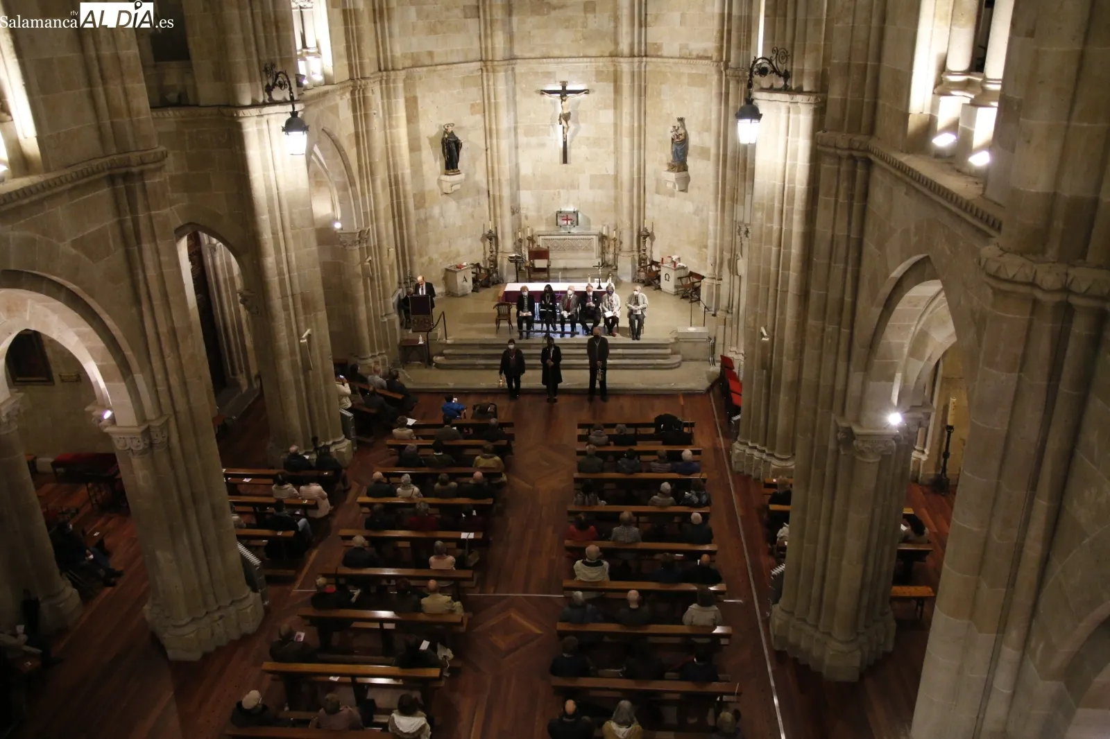 La iglesia de San Juan de Sahagún durante las últimas Siete Palabras de Cristo en la Cruz  / Fotos: David Sañudo