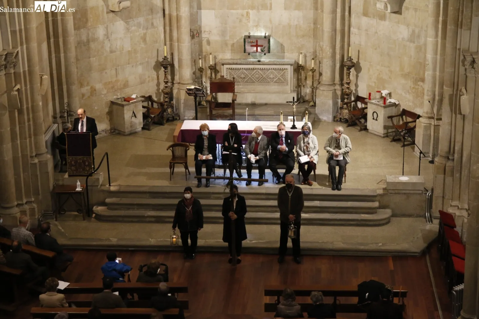 La iglesia de San Juan de Sahagún durante las últimas Siete Palabras de Cristo en la Cruz  / Fotos: David Sañudo