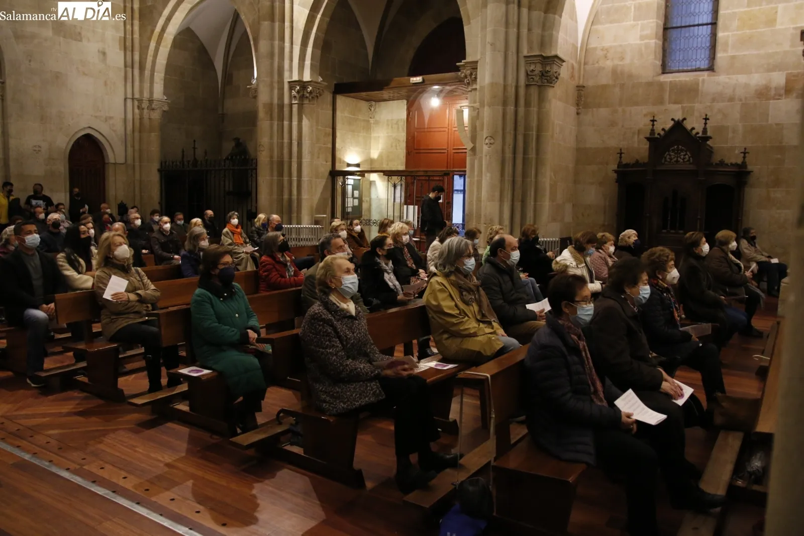 La iglesia de San Juan de Sahagún durante las últimas Siete Palabras de Cristo en la Cruz  / Fotos: David Sañudo