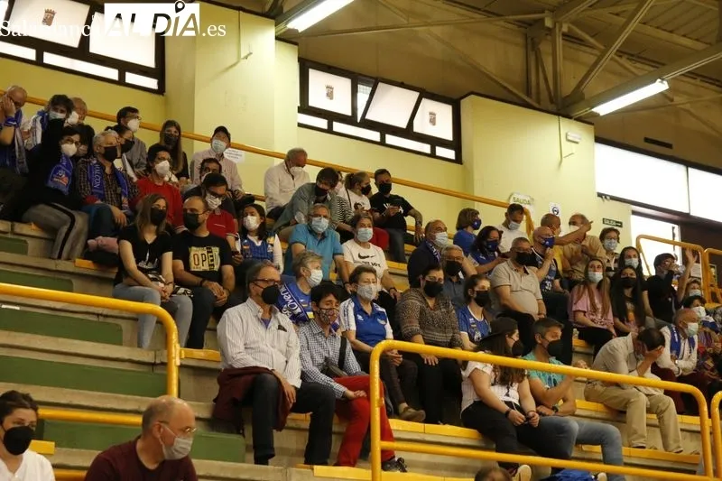 Foto 10 - El Perfumer&iacute;as Avenida se impone al Spar Gran Canaria en su reencuentro con W&uuml;rzburg (79-55)