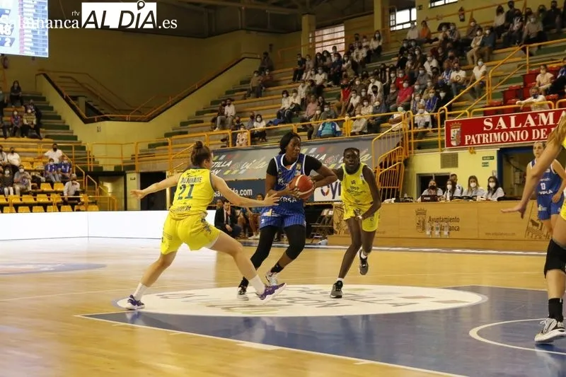 Foto 11 - El Perfumer&iacute;as Avenida se impone al Spar Gran Canaria en su reencuentro con W&uuml;rzburg (79-55)