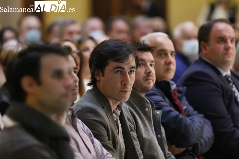 Presentación del cartel del 50 aniversario de la alternativa de 'El Niño de la Capea'. Fotos: David Sañudo