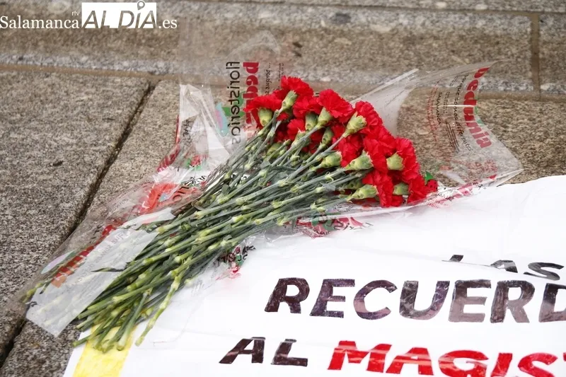 Homenaje al magisterio republicano de los colectivos estudiantiles CEA y CES