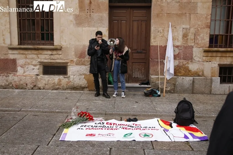 Homenaje al magisterio republicano de los colectivos estudiantiles CEA y CES