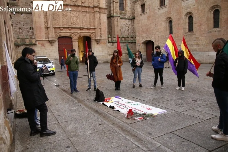 Homenaje al magisterio republicano de los colectivos estudiantiles CEA y CES