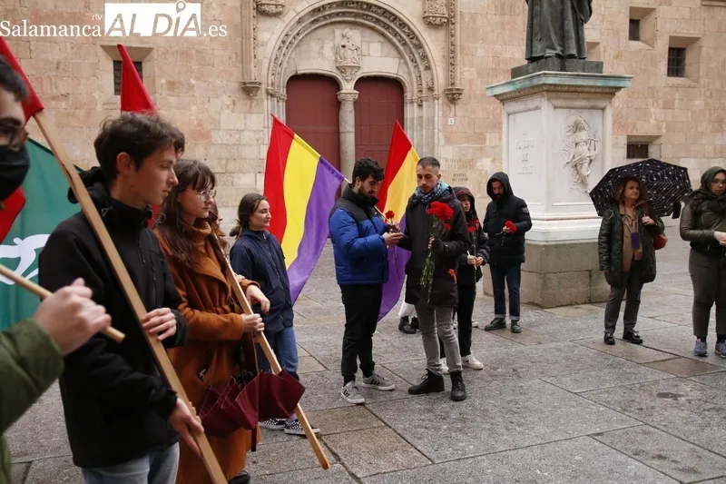 Homenaje al magisterio republicano de los colectivos estudiantiles CEA y CES