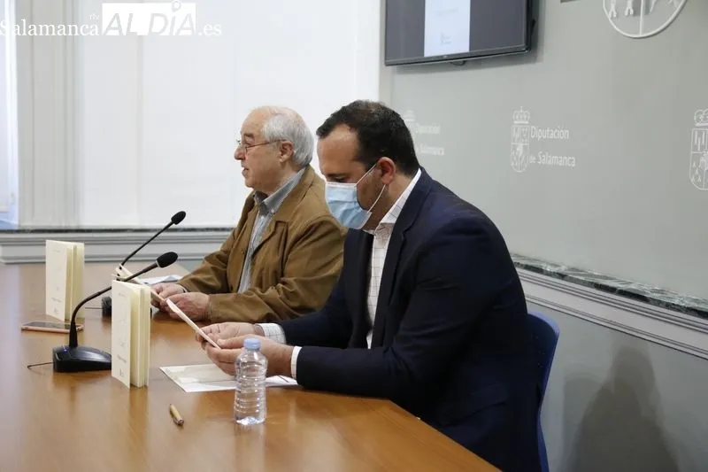 Presentación en el Palacio de la Salina del libro de poesía “Fulgor de madre”, obra de José Luis Puerto, colaborador de SALAMANCA AL DÍA. Foto de David Sañudo
