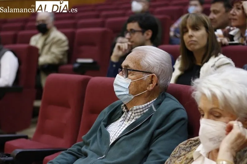 Conferencia debate que ha tenido lugar este viernes en el salón de actos de UGT