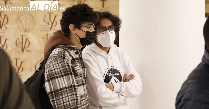 Asistentes a un acto de esta mañana en la Facultad de Medicina