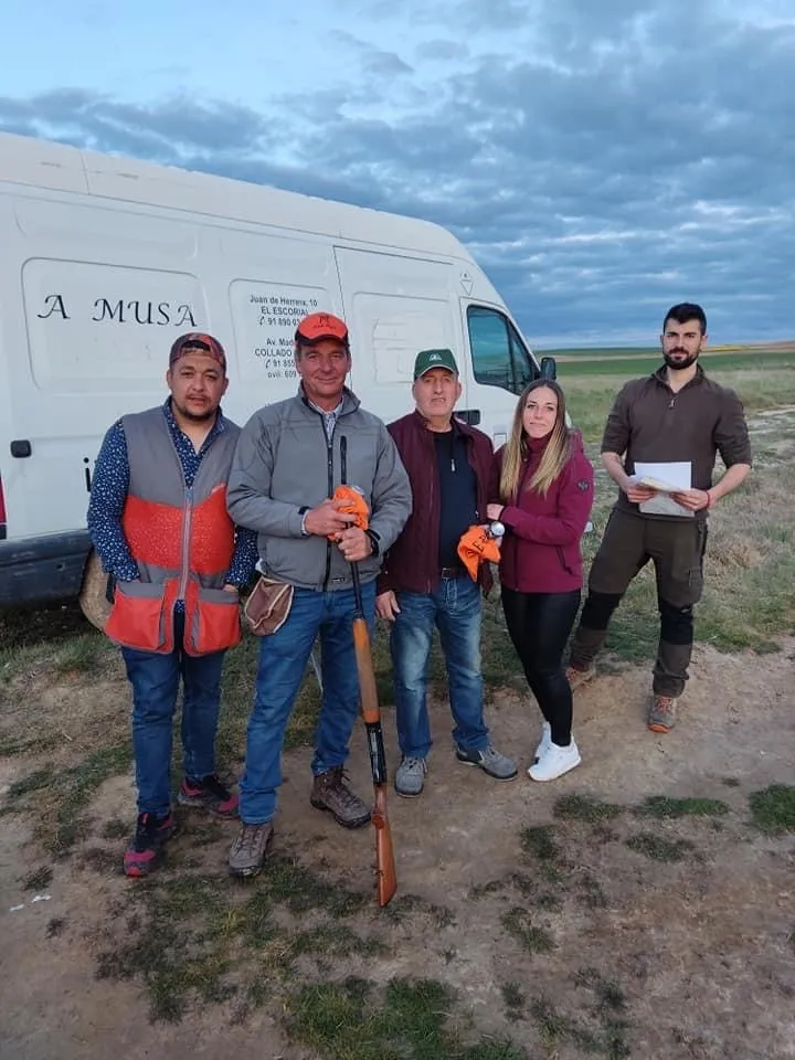 Foto 10 - Gran afluencia de p&uacute;blico en la esperada vuelta del tiro al plato y la pelota mano en Villoria