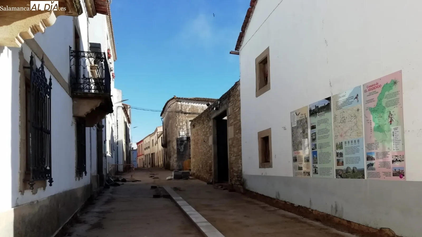En cuatro paneles se ofrece una completa información de Lumbrales y del Abadengo