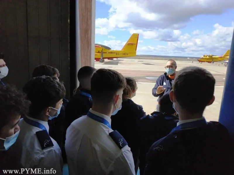 Foto 2 - El Club de Alumnos de la Escuela de Pilotos Adventia retoma su actividad con una visita a Matac&aacute;n