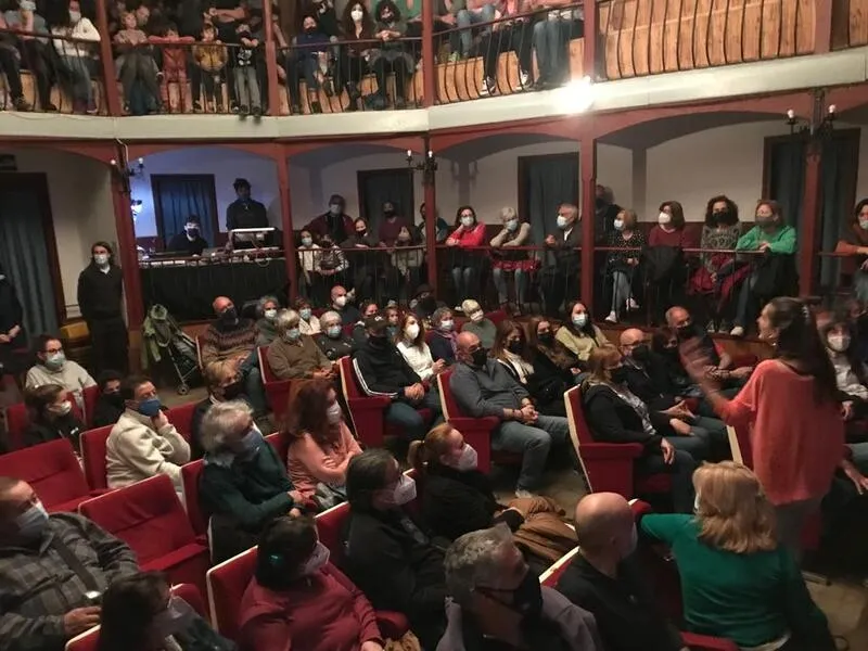 Público asistente a las actividades culturales de estos días en Sequeros