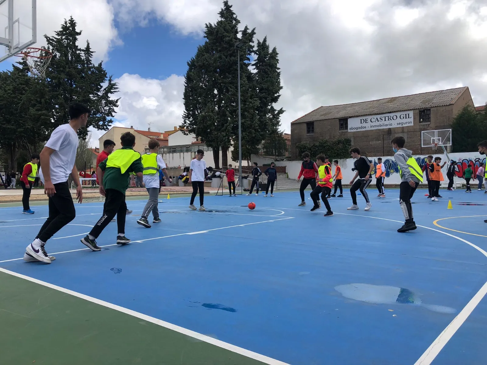 El colegio La Encarnación celebraba en la Huerta el día de la educación física en la calle   
