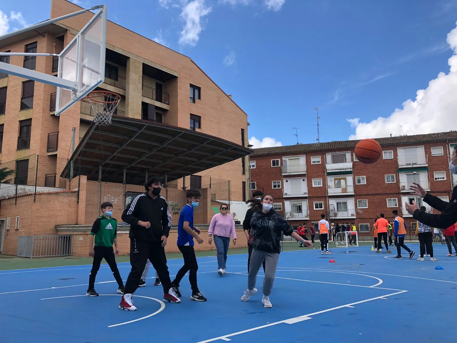 El colegio La Encarnación celebraba en la Huerta el día de la educación física en la calle   