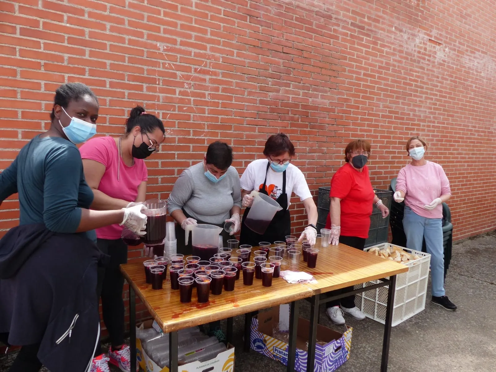 Foto 13 - Cientos de vecinos despiden con una paellada las Fiestas del Voto en Villoria