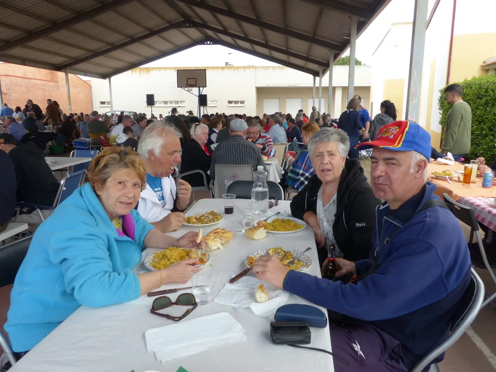 Foto 9 - Cientos de vecinos despiden con una paellada las Fiestas del Voto en Villoria