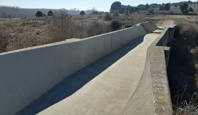 Trabajos de mantenimiento del Canal de Villagonzalo