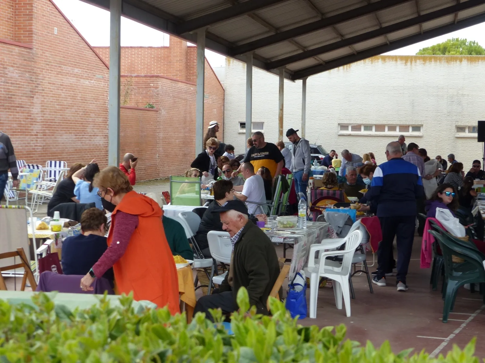 Foto 5 - Cientos de vecinos despiden con una paellada las Fiestas del Voto en Villoria