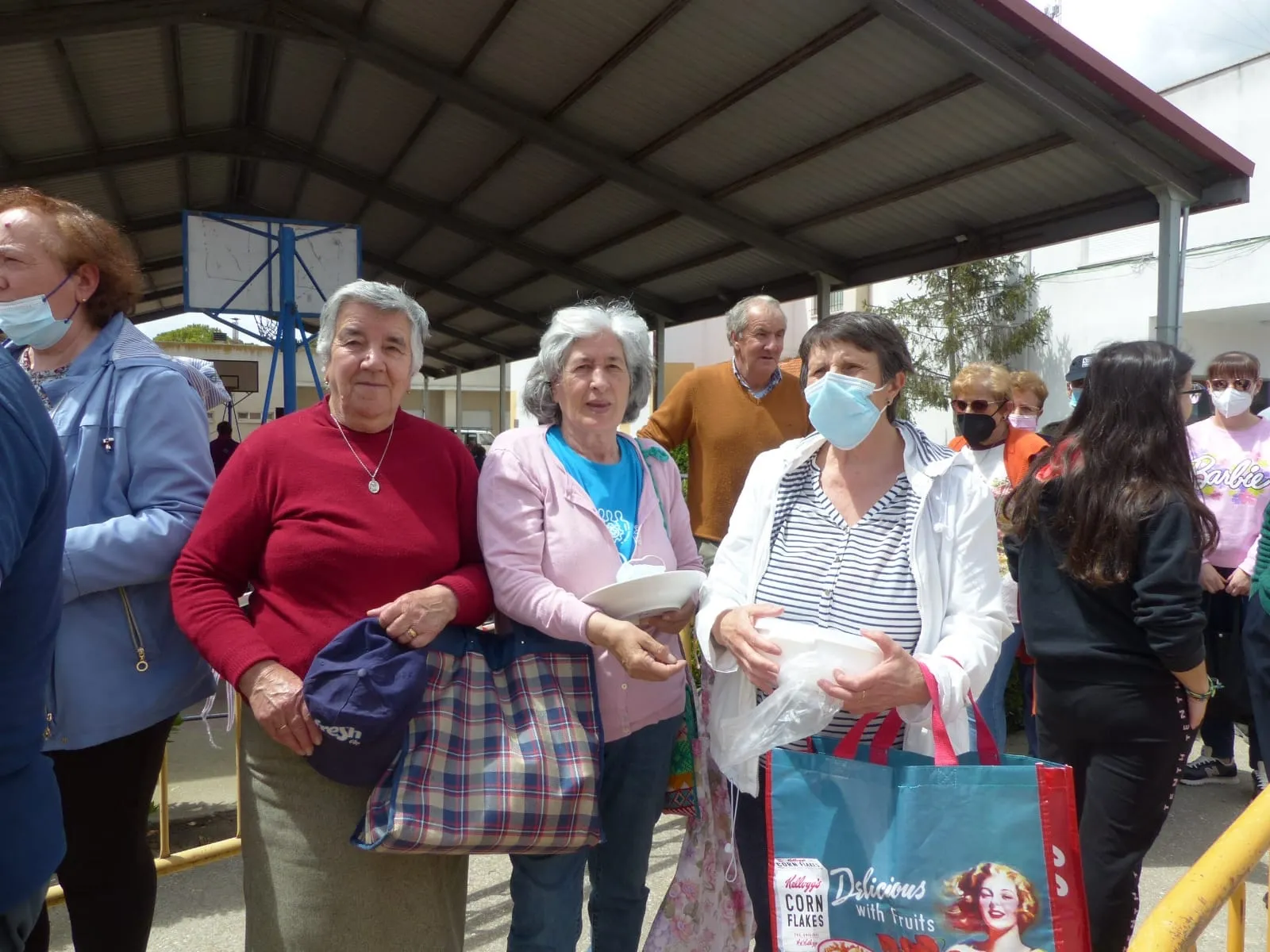 Foto 15 - Cientos de vecinos despiden con una paellada las Fiestas del Voto en Villoria