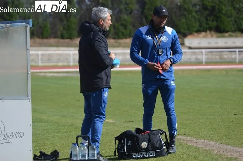 Foto 2 - Mar&iacute;a se pasa al 4-4-2 con un once muy marcado en el entrenamiento del Salamanca UDS