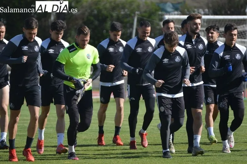 Foto 3 - Mar&iacute;a se pasa al 4-4-2 con un once muy marcado en el entrenamiento del Salamanca UDS