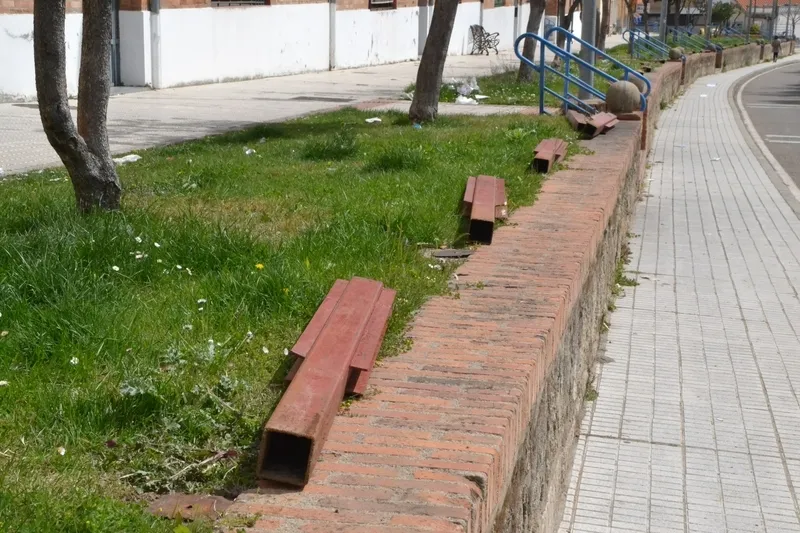 Foto 6 - Ciudad Rodrigo se queda 14 meses despu&eacute;s sin agujas en sus calles