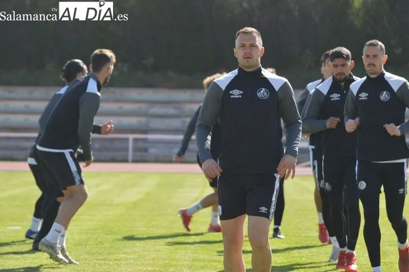 Foto 5 - Mar&iacute;a se pasa al 4-4-2 con un once muy marcado en el entrenamiento del Salamanca UDS