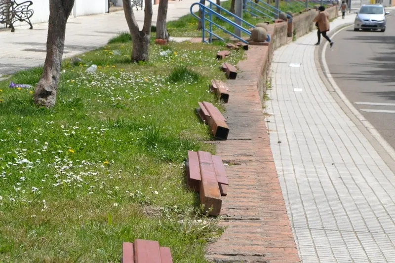 Foto 5 - Ciudad Rodrigo se queda 14 meses despu&eacute;s sin agujas en sus calles