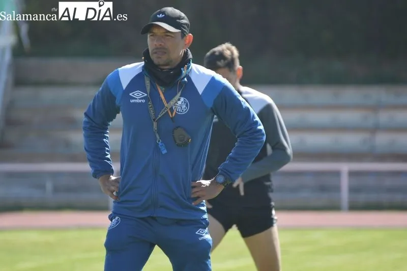 Foto 9 - Mar&iacute;a se pasa al 4-4-2 con un once muy marcado en el entrenamiento del Salamanca UDS