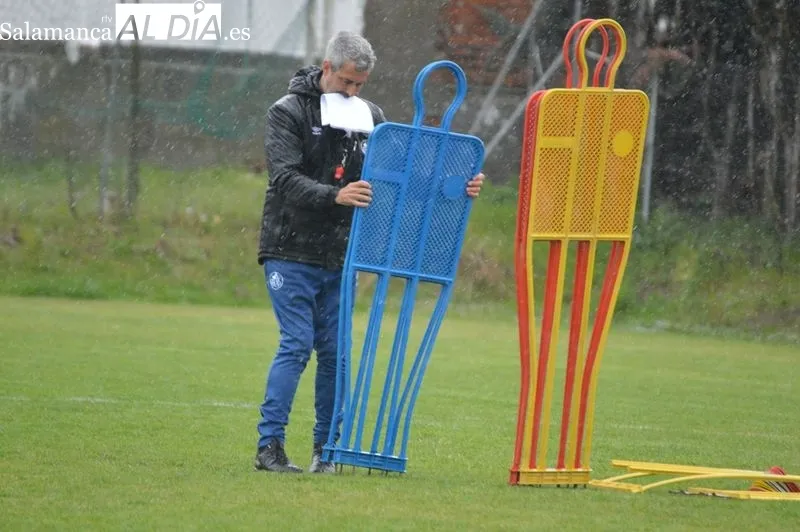 Foto 7 - Manu Moreno no entrena con el Salamanca UDS y es baja para el partido contra el Ceares