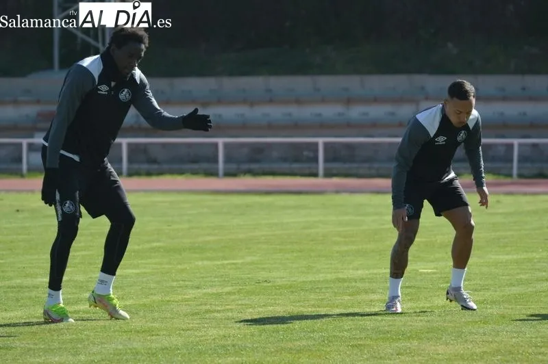 Foto 11 - Mar&iacute;a se pasa al 4-4-2 con un once muy marcado en el entrenamiento del Salamanca UDS