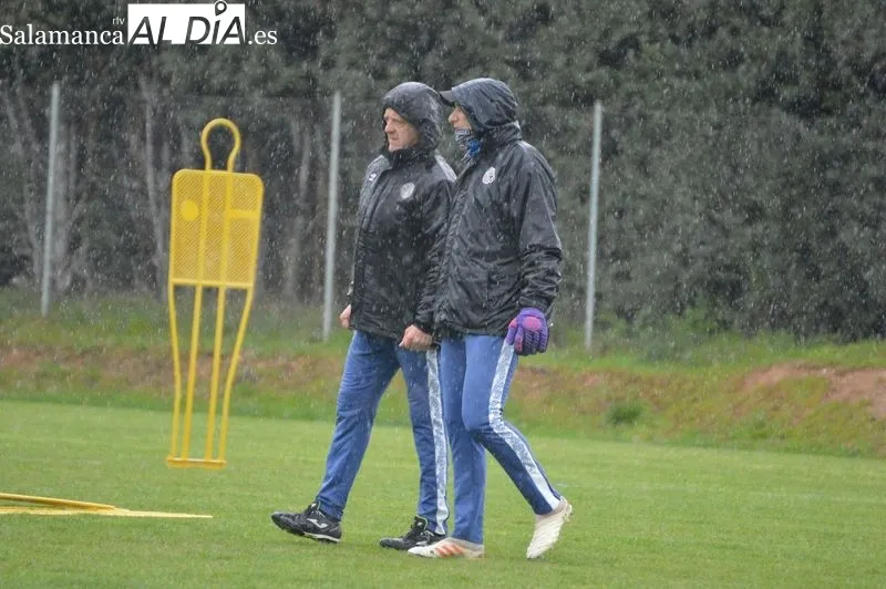 Foto 9 - Manu Moreno no entrena con el Salamanca UDS y es baja para el partido contra el Ceares