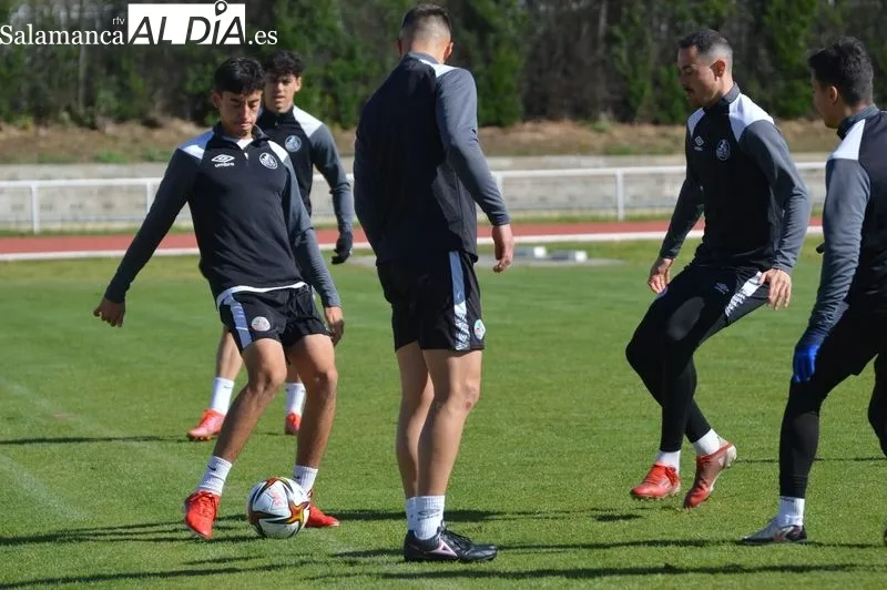 Foto 13 - Mar&iacute;a se pasa al 4-4-2 con un once muy marcado en el entrenamiento del Salamanca UDS